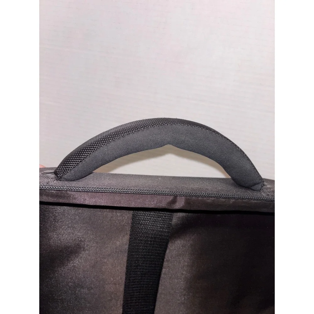 Targus Black Nylon Laptop Briefcase Business Messenger Bag AC0063